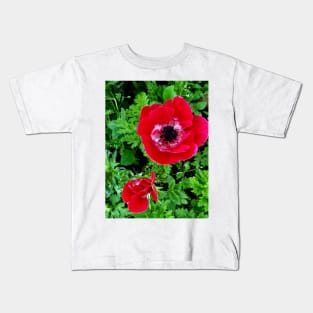 Delicate red and white anenome Kids T-Shirt